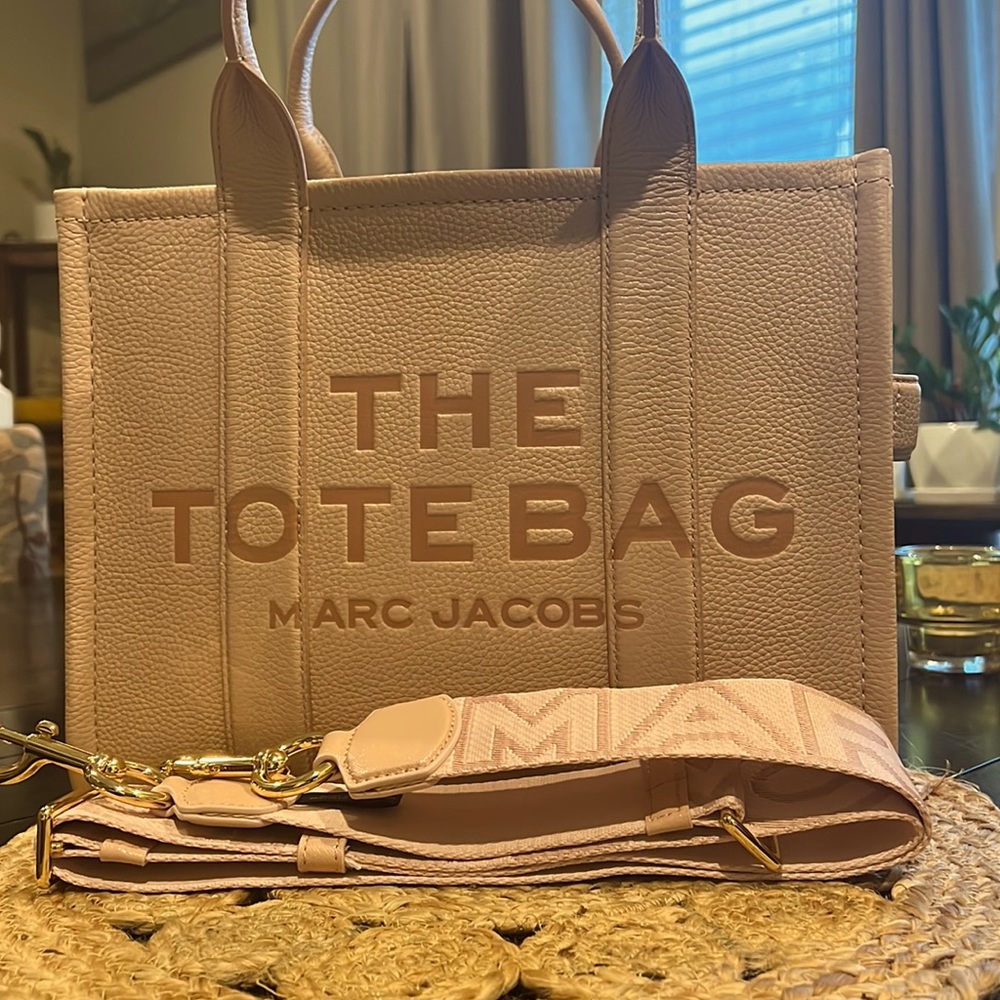 Authentic Marc Jacobs Leather Medium Rose Tote w/2 straps. Never used.